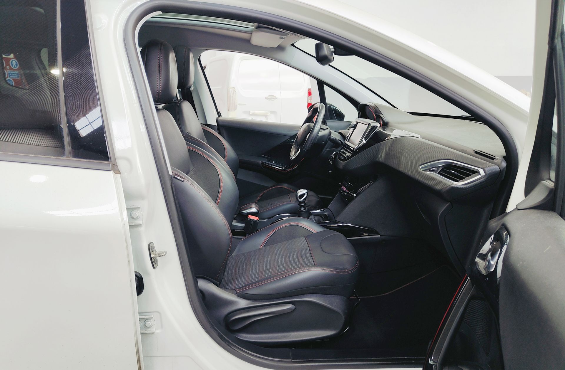 Peugeot 2008 BlueHDi 120 GT Line - foto 20