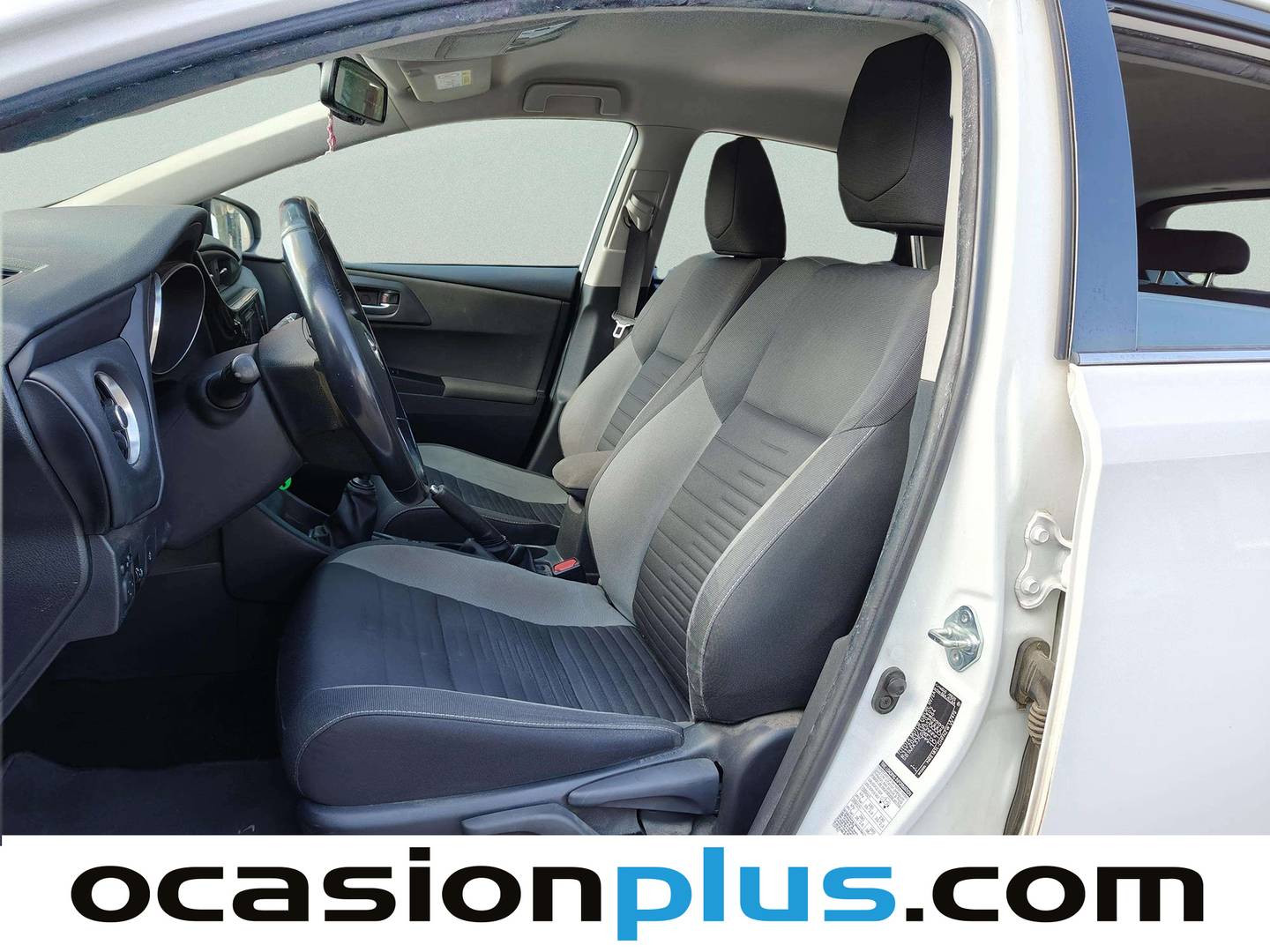 Foto asientos delanteros Toyota Auris Toyota Auris 120T Active (116 CV)