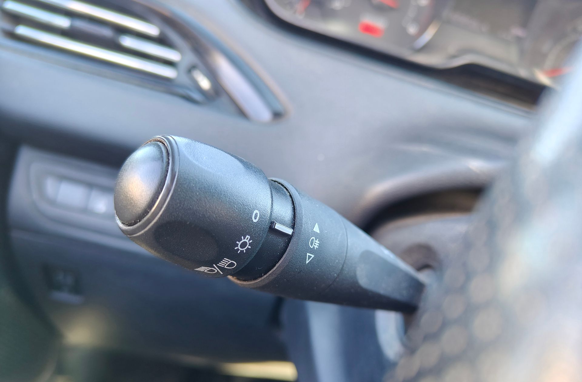 Peugeot 208 1.4 HDi Business Line - foto 17