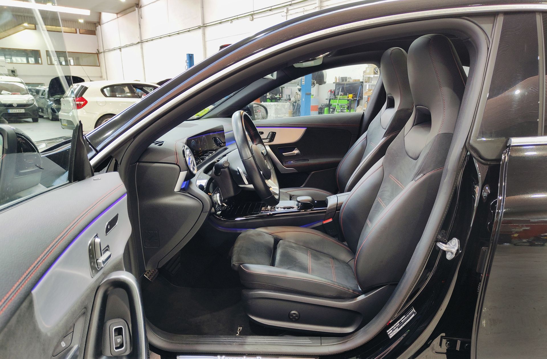 Mercedes-Benz CLA 180 Pack AMG - foto 14