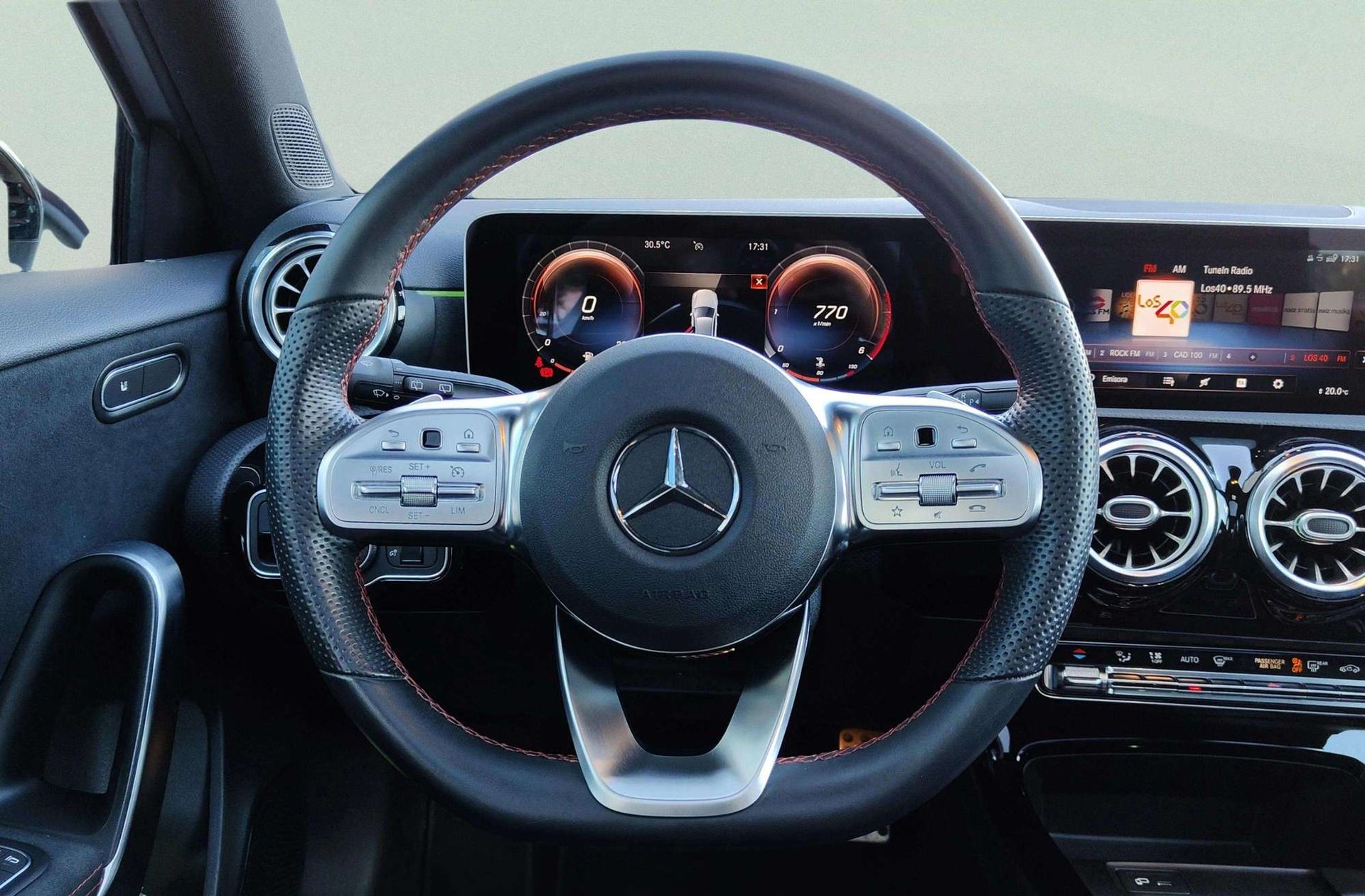 Mercedes-Benz Clase A 200 d Pack AMG - foto 31
