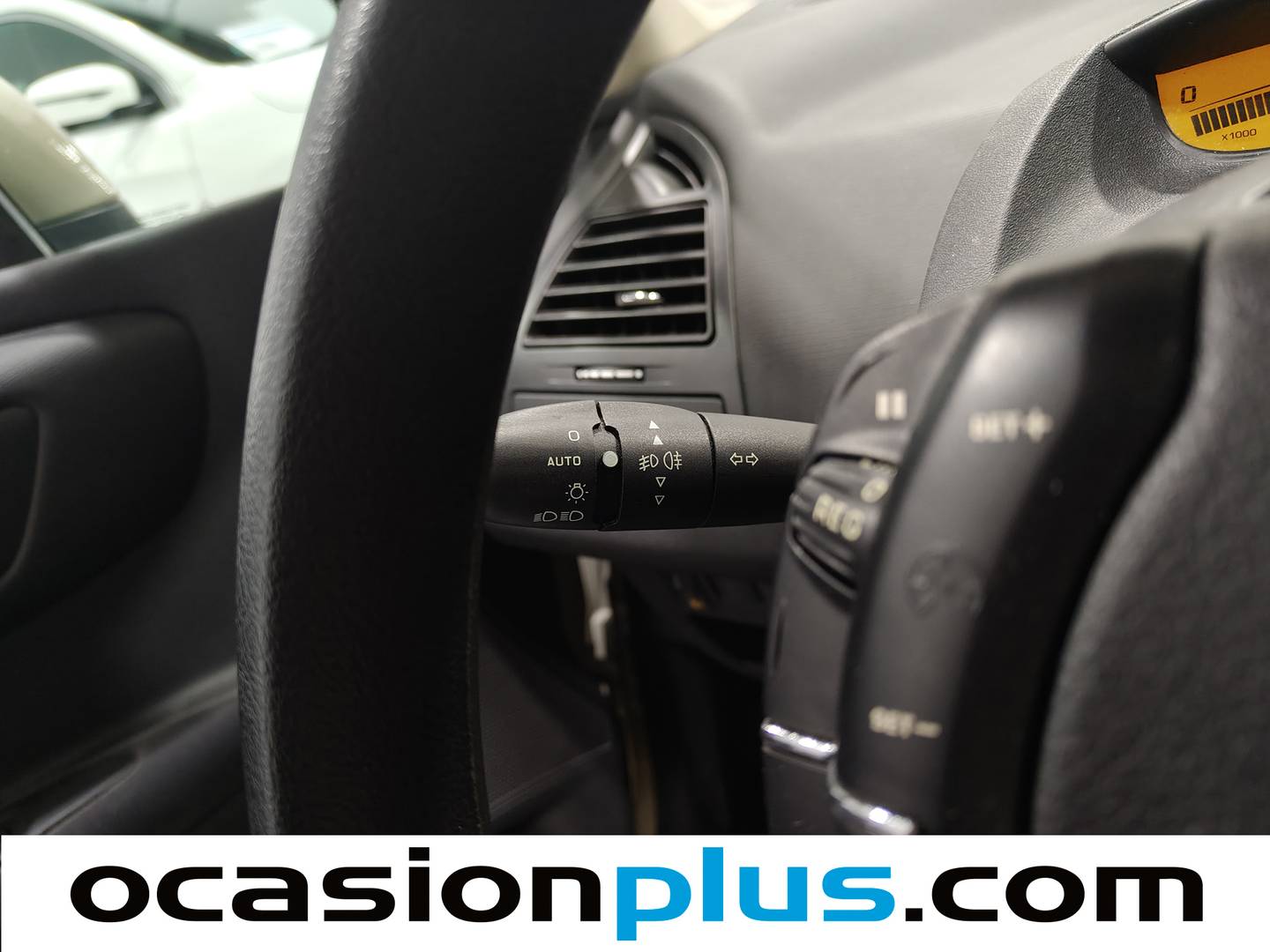 Extras y acabados del Citroën C4 Citroen C4 1.6 HDI Collection (92 CV)