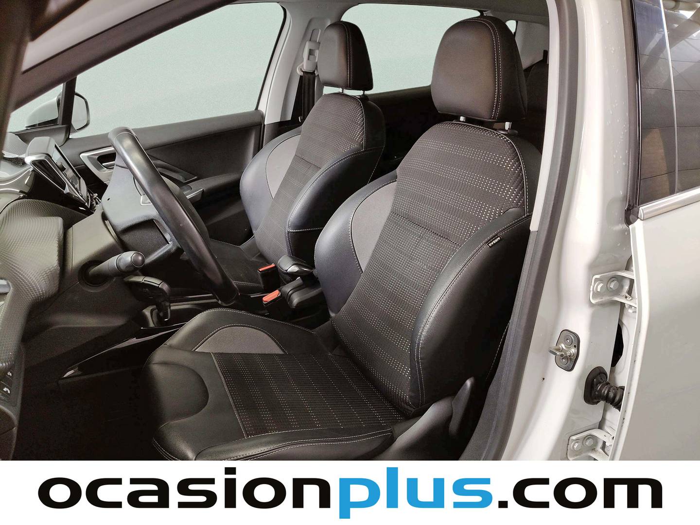Foto asientos delanteros Peugeot 2008 Peugeot 2008 BlueHDi 120 S&S Allure EAT6 (120 CV)