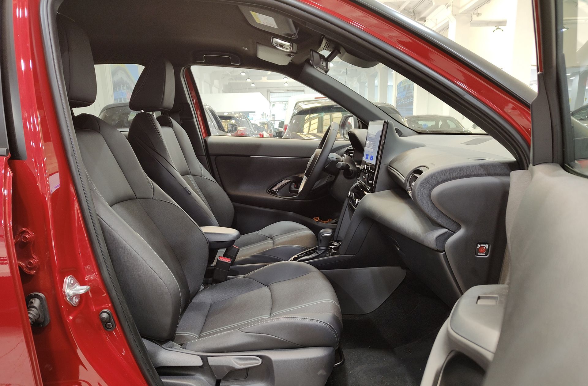 Toyota Yaris Cross 130H Style - foto 21