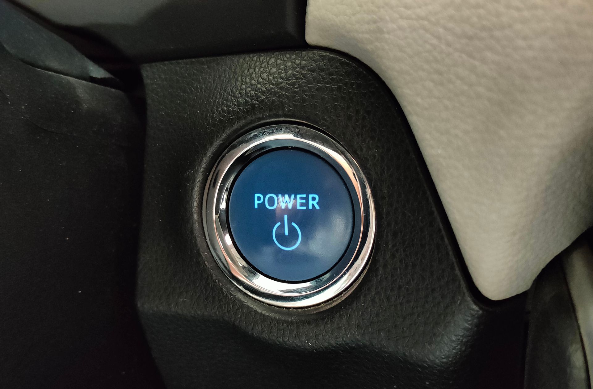 Toyota RAV4 2.5l Hybrid Luxury - foto 33