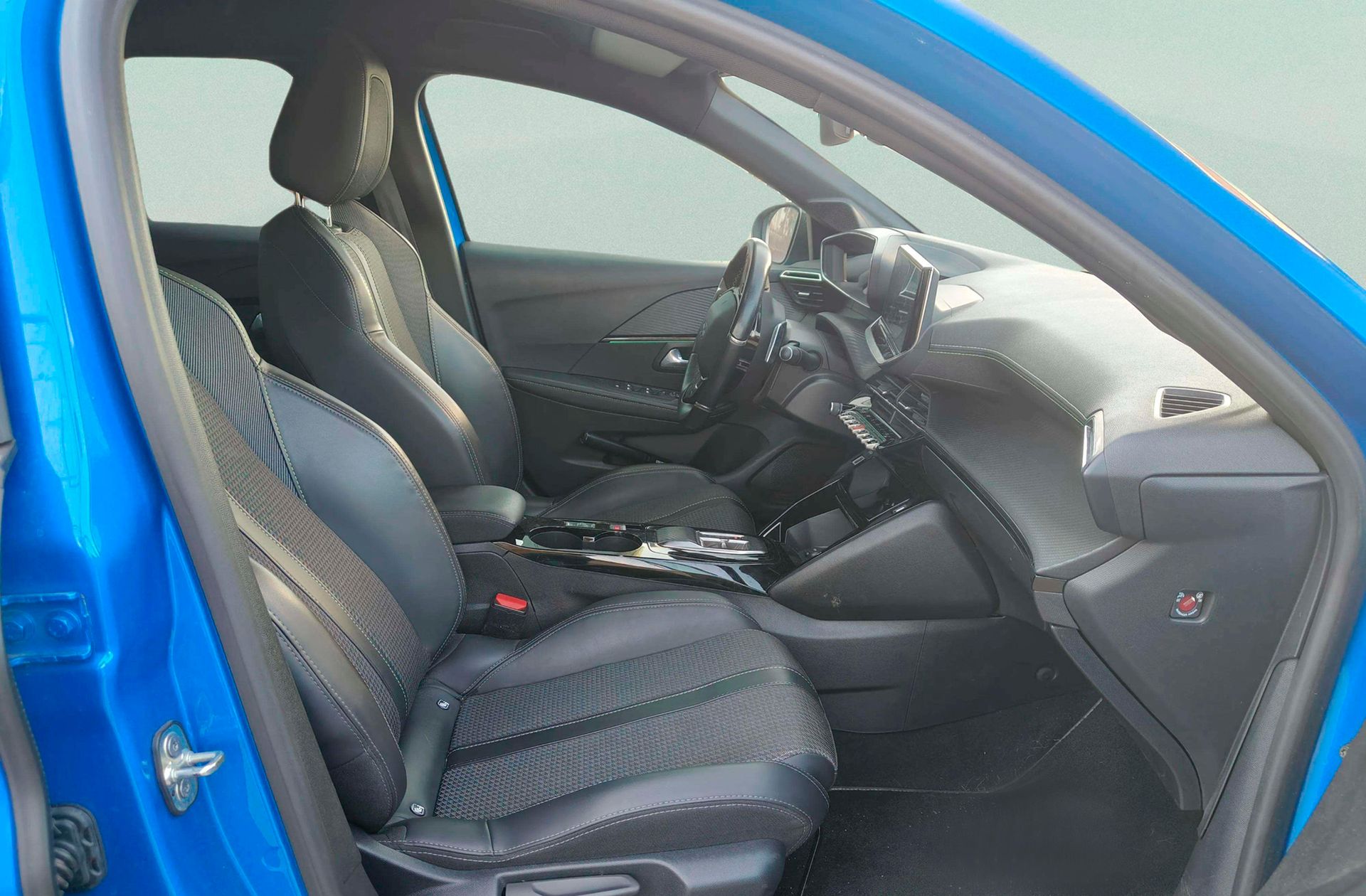 Peugeot 208 PureTech 100 GT EAT8 - foto 19