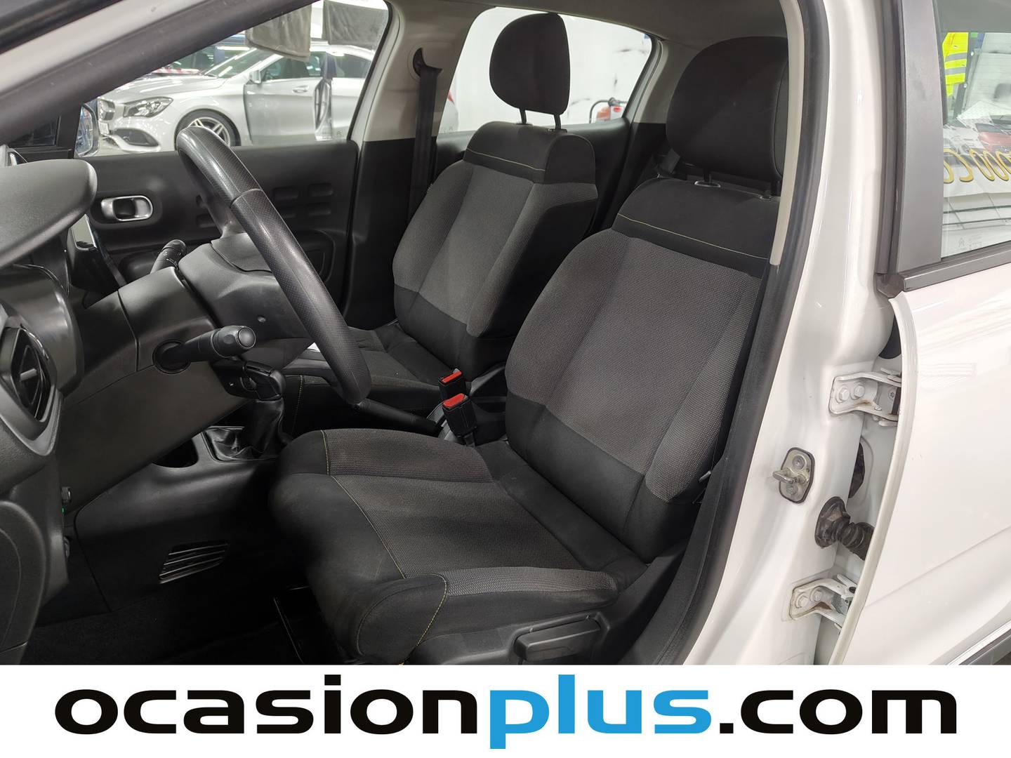 Foto asientos delanteros Citroën C3 Citroën C3 PureTech 82 Feel (83 CV)