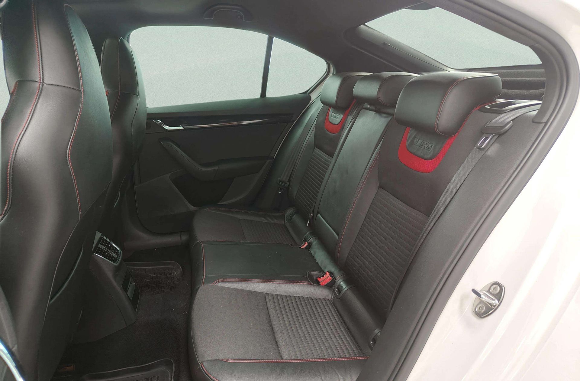 Škoda Octavia 2.0 TDI RS - foto 12
