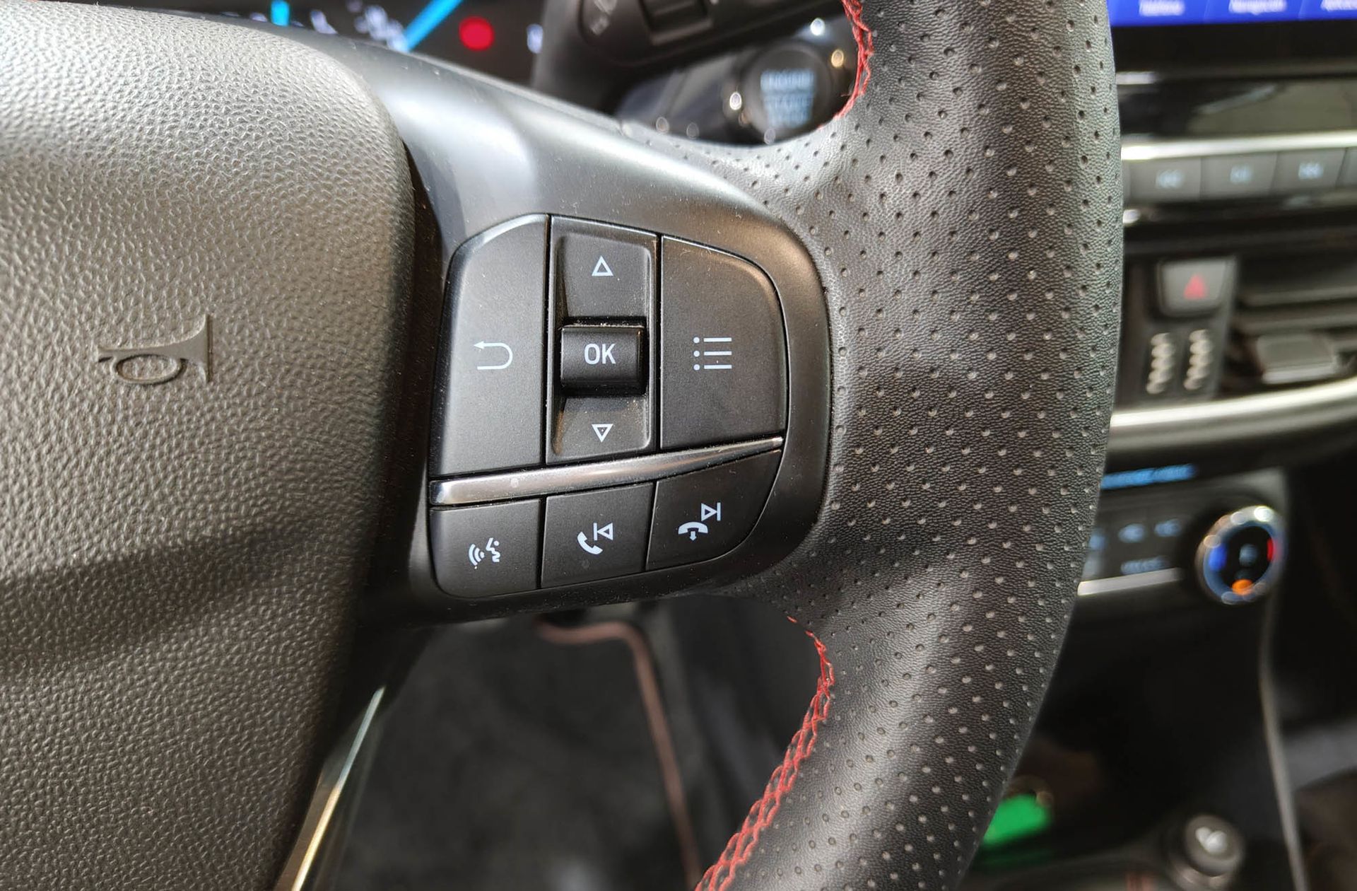 Ford Fiesta 1.0 EcoBoost MHEV ST-Line X - foto 28