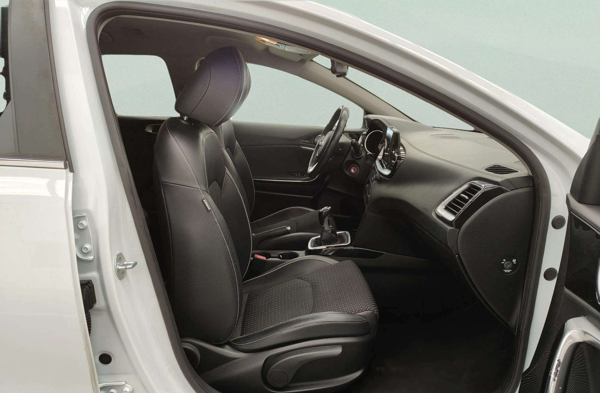 Kia Ceed 1.6 CRDi Tech - foto 18