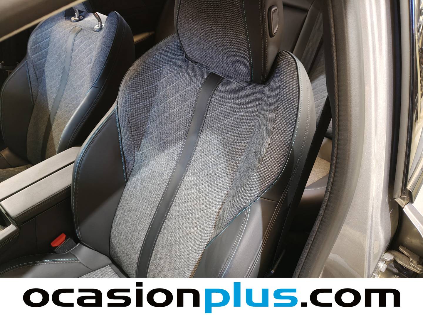 Foto Peugeot 408 Peugeot 408 Allure PHEV 180 e-EAT8 (181 CV)