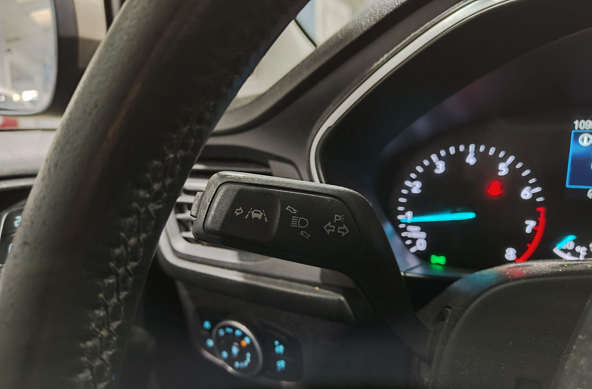 Ford Focus 1.0 EcoBoost Trend+ - foto 23