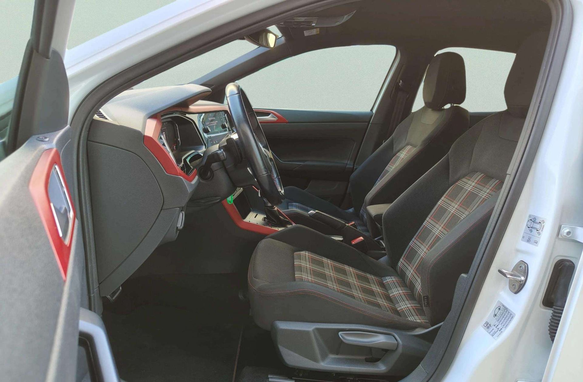 Volkswagen Polo GTI 2.0 TSI DSG - foto 12