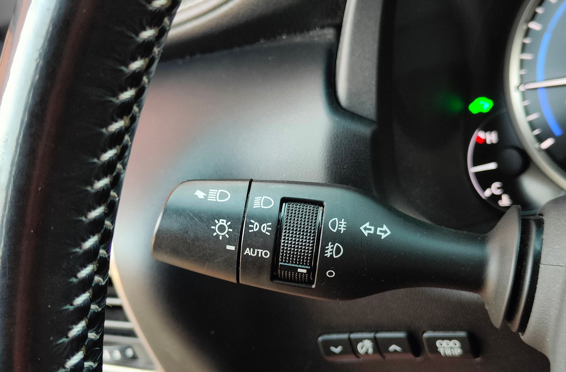 Lexus NX 300h Business 2WD - foto 36