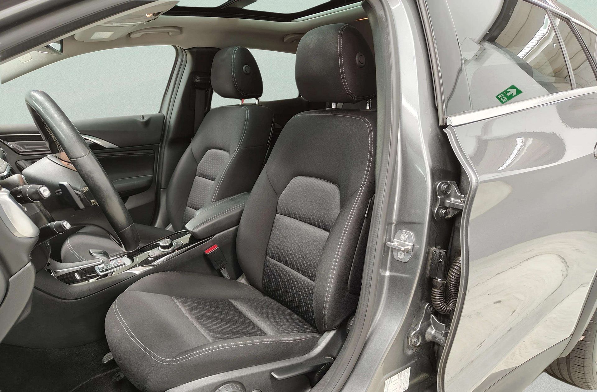 Infiniti QX30 2.2D Premium AWD 7DCT - foto 15