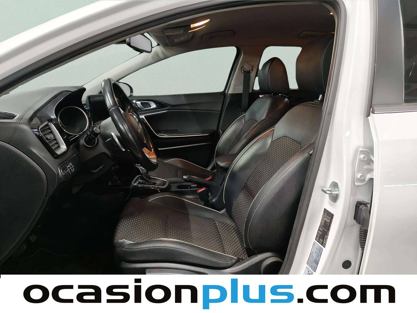 Foto asientos delanteros KIA Ceed KIA Ceed 1.5 MHEV Tech DCT (160 CV)