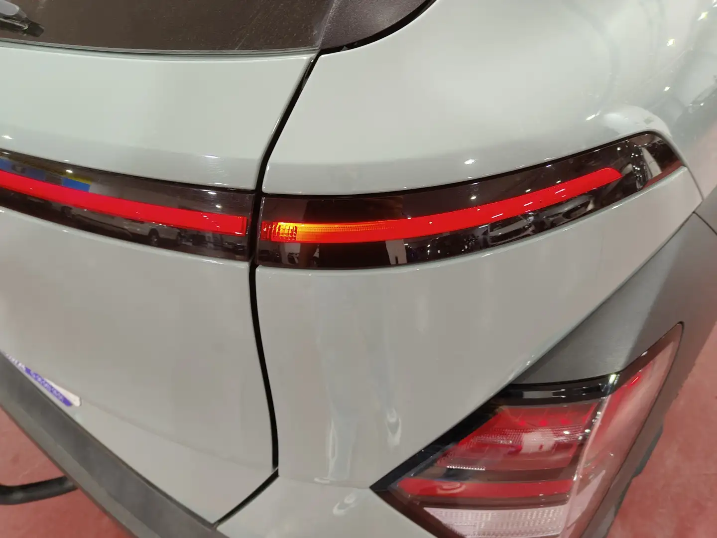 Foto Hyundai Kona Hyundai Kona 1.0 TGDi Maxx 4x2 DCT (120 CV)