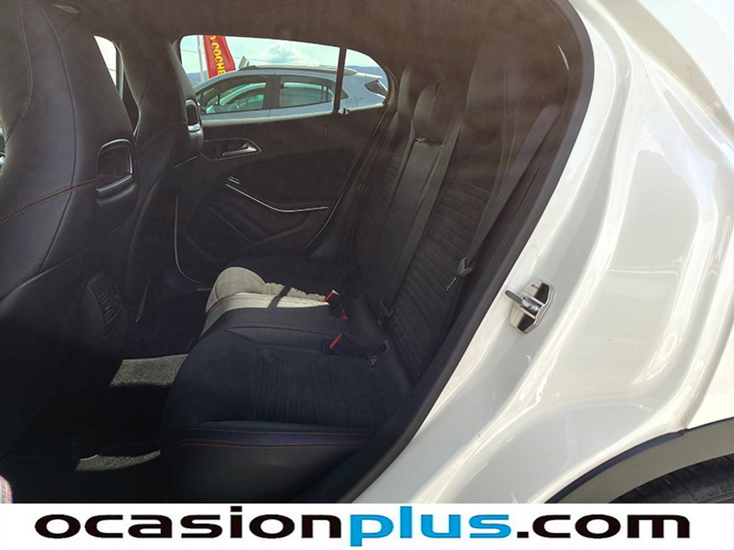 Foto Mercedes GLA Mercedes-Benz GLA 200 d AMG Line (136 CV)