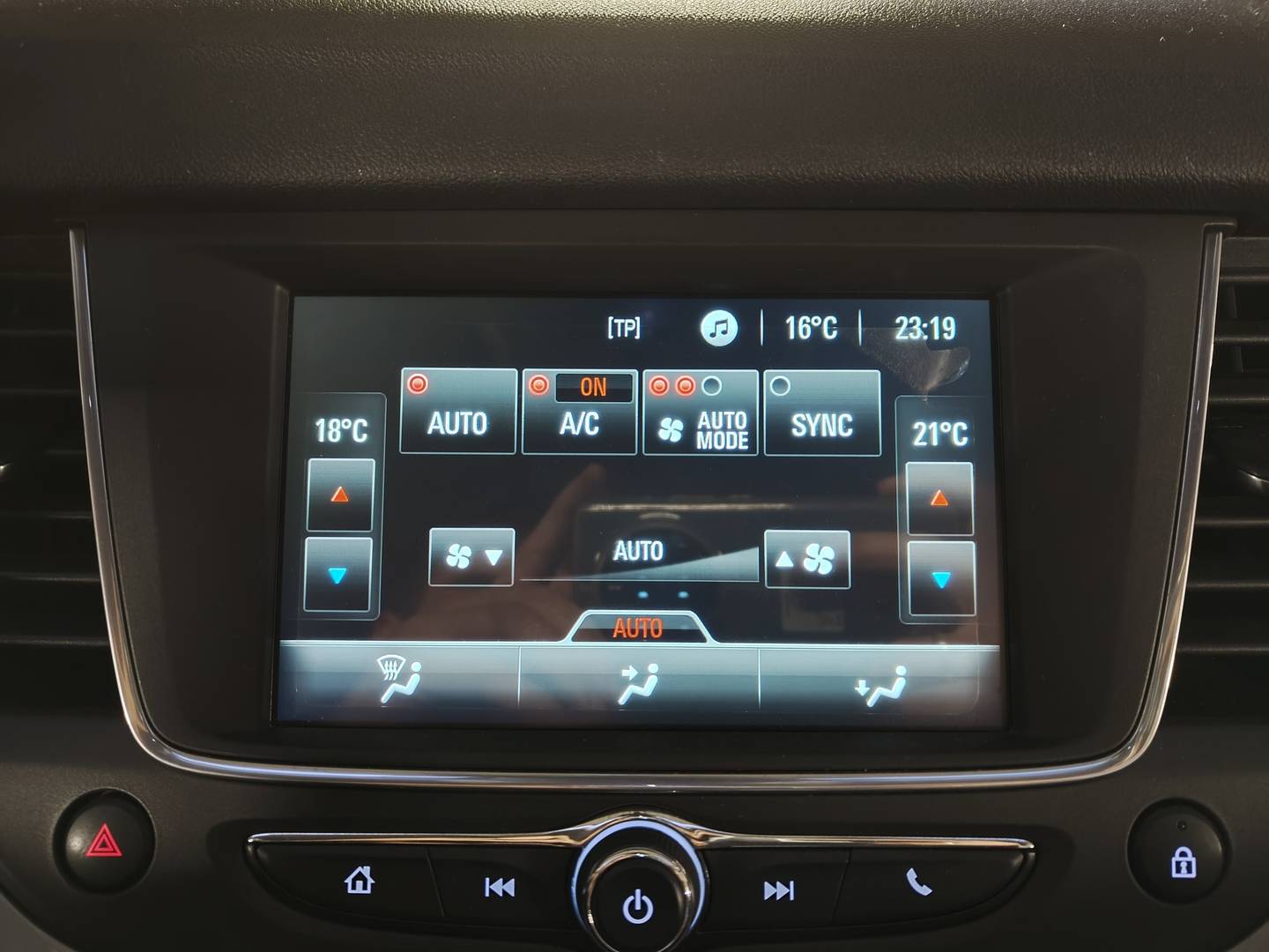 Foto Opel Grandland X Opel Grandland X 1.6 CDTi Selective (120 CV)