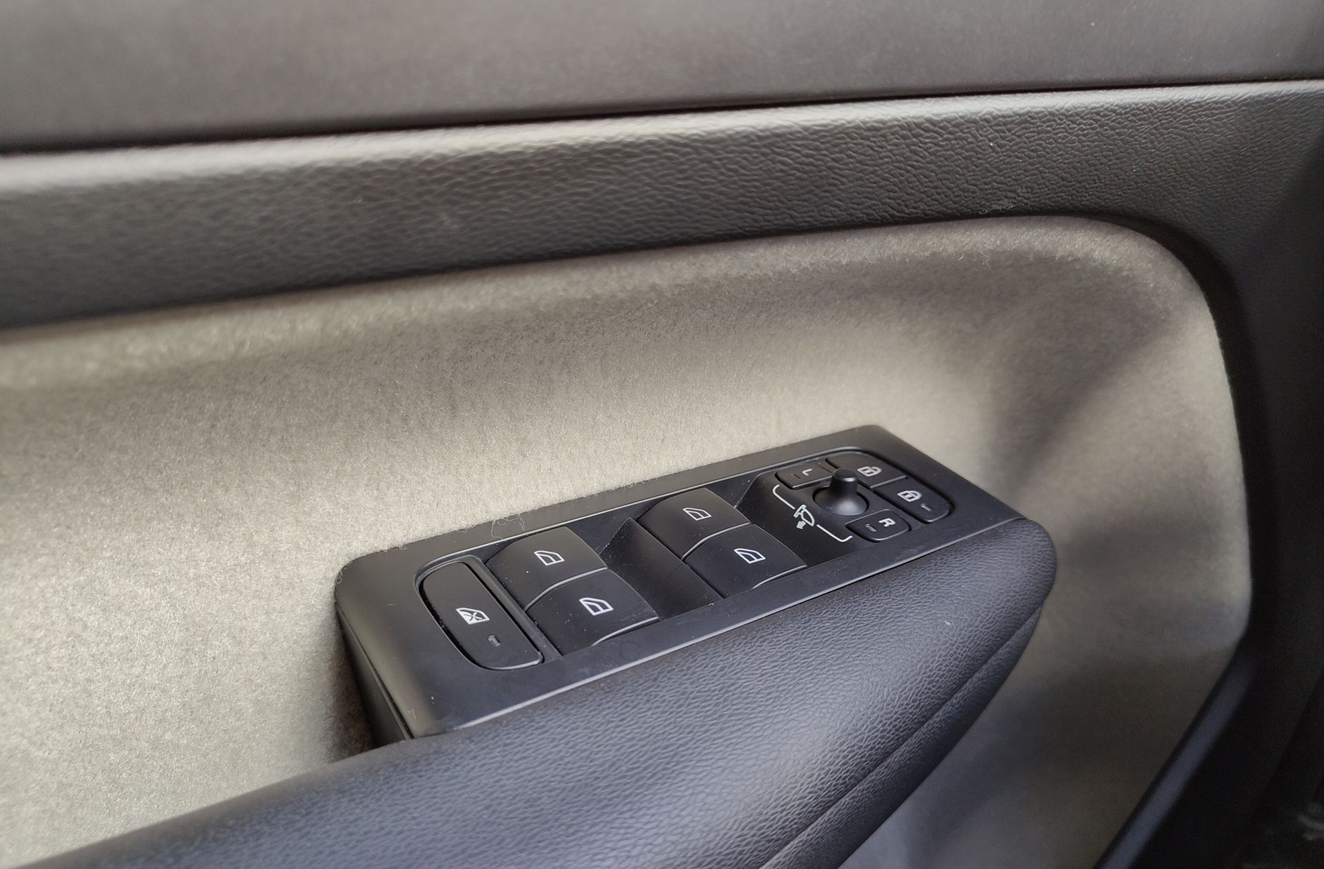 Volvo XC40 T3 Business Plus - foto 34