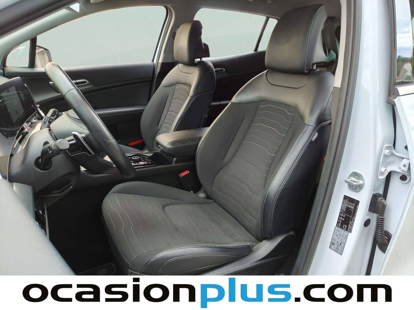 Foto asientos delanteros KIA Sportage KIA Sportage 1.6 T-GDi HEV Tech 4x2 (230 CV)