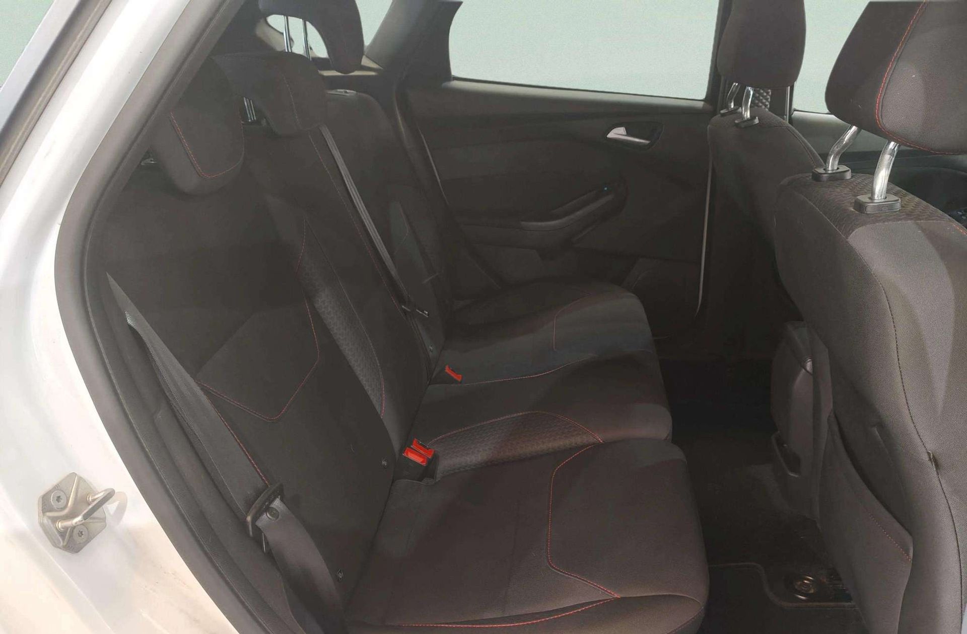 Ford Focus 1.0 EcoBoost ST-Line - foto 17
