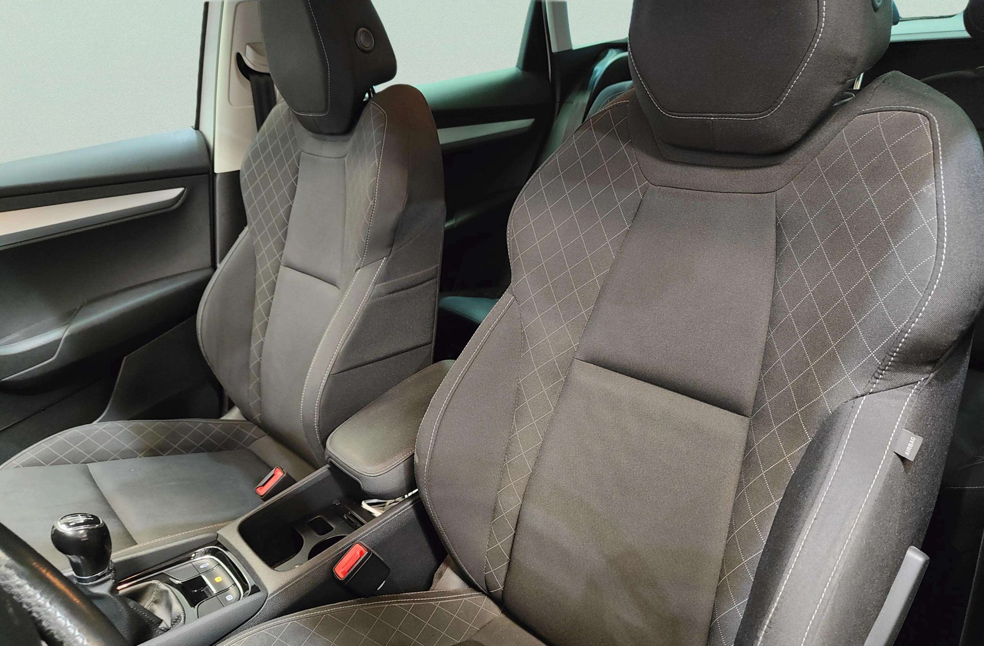 Škoda Karoq 1.6 TDI Ambition - foto 7