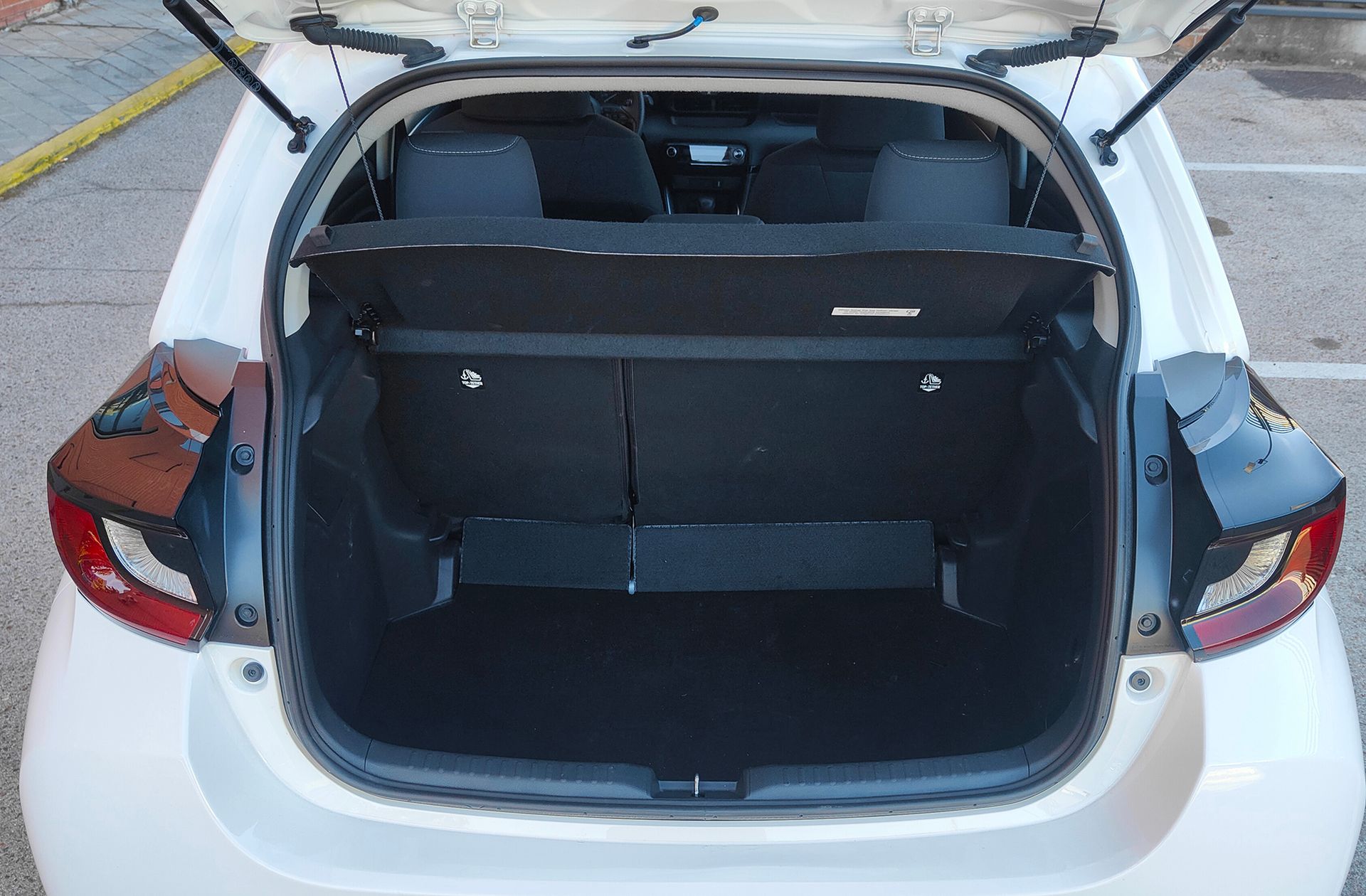 Toyota Yaris 120H Business Plus - foto 13