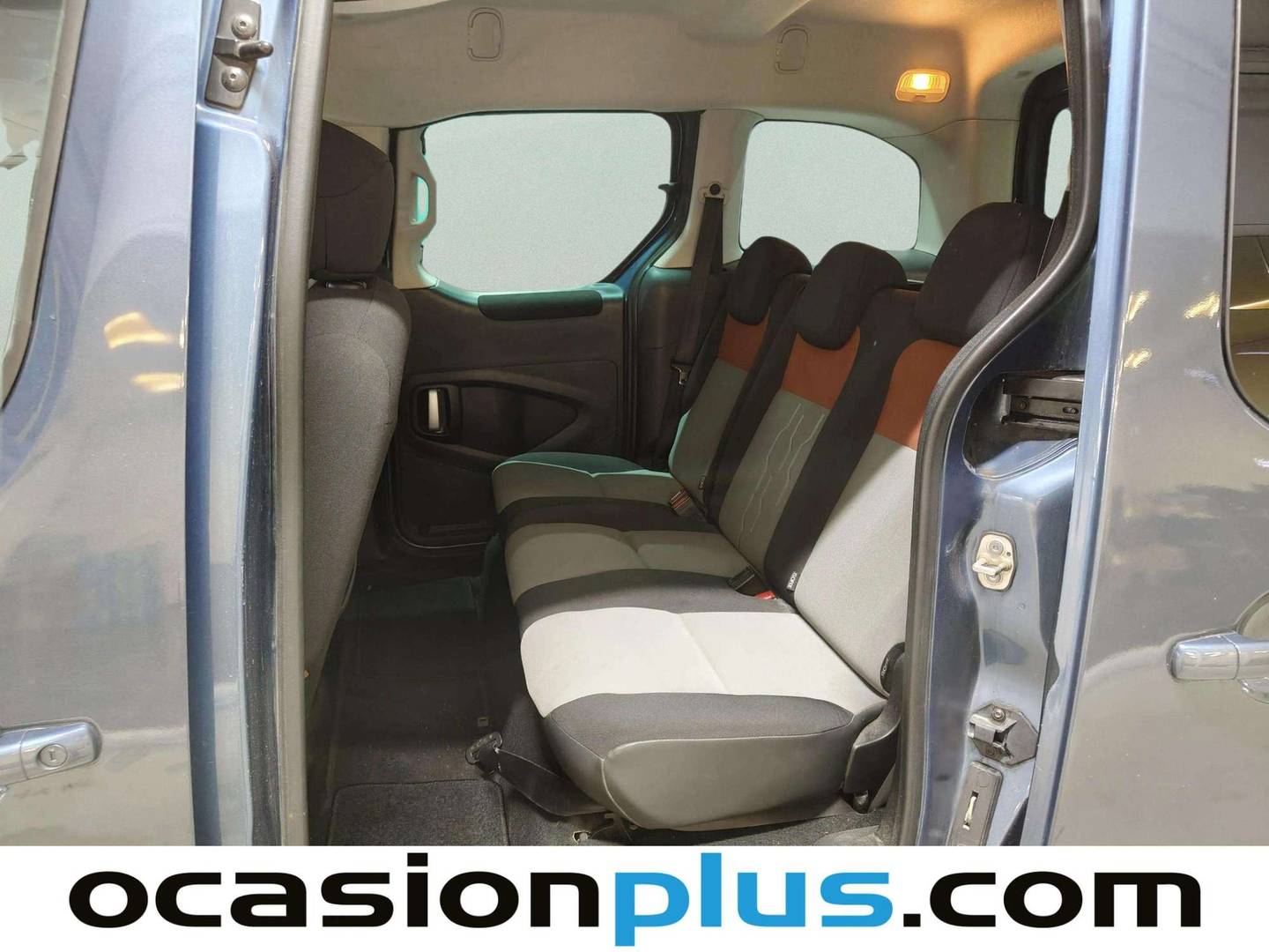 Foto asientos traseros Peugeot Partner Peugeot Partner Tepee 1.6 BlueHDi Active (100 CV)