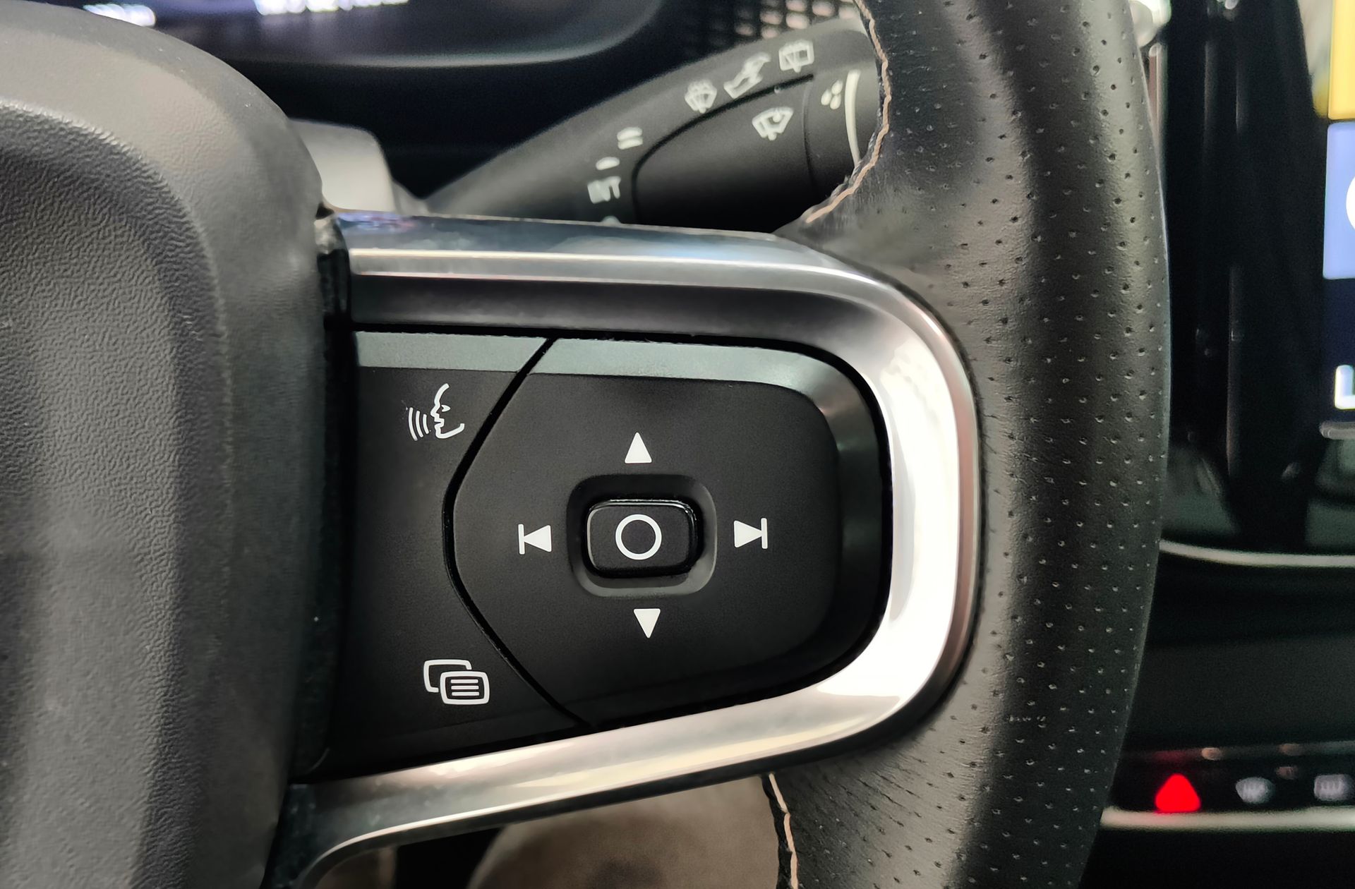 Volvo XC40 T4 R-Design - foto 29