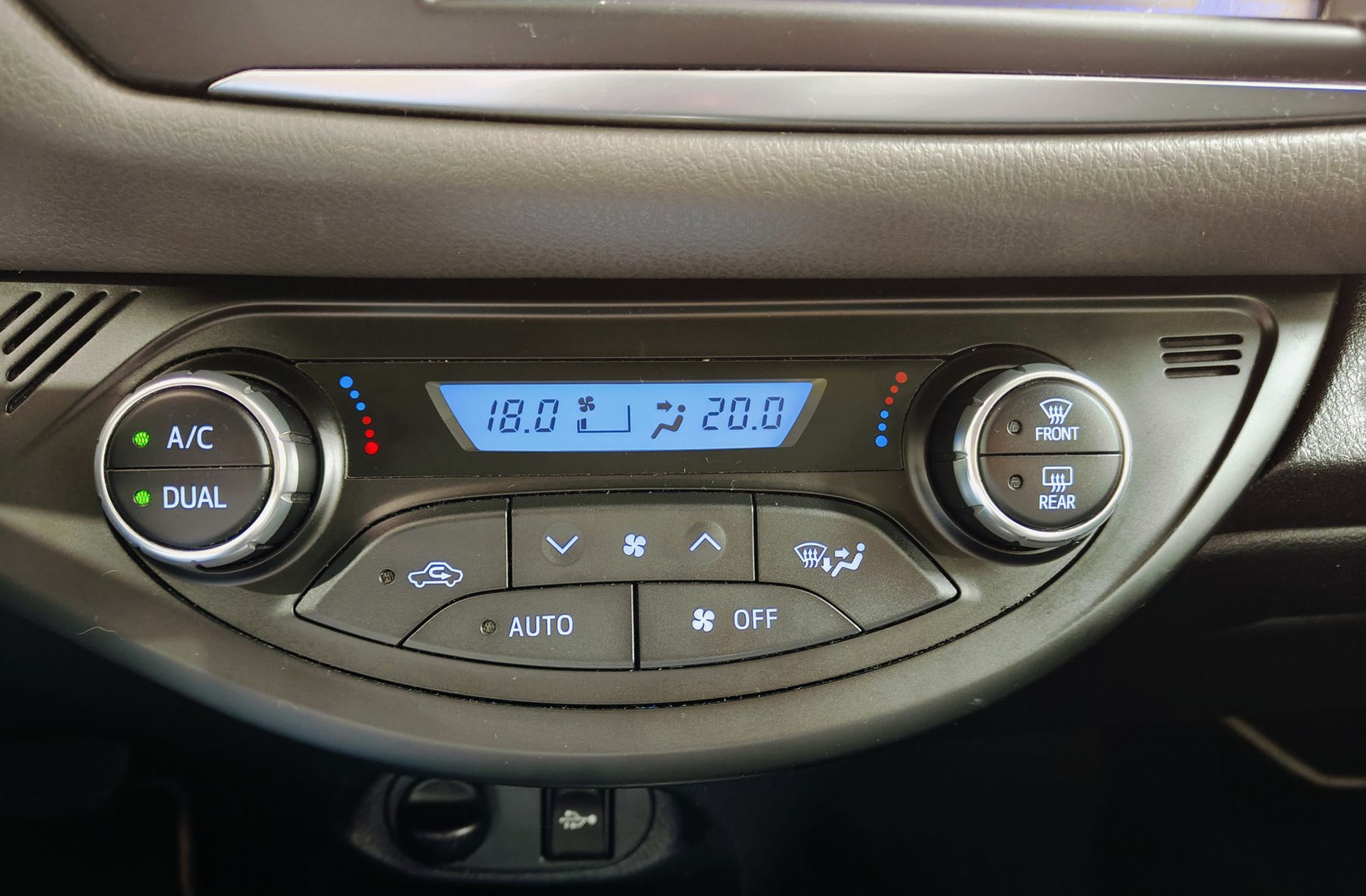 Toyota Yaris 1.5 Hybrid Active - foto 29
