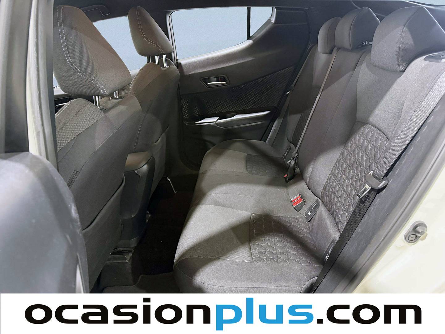 Foto asientos traseros Toyota C-HR Toyota C-HR 180H Advance (184 CV)
