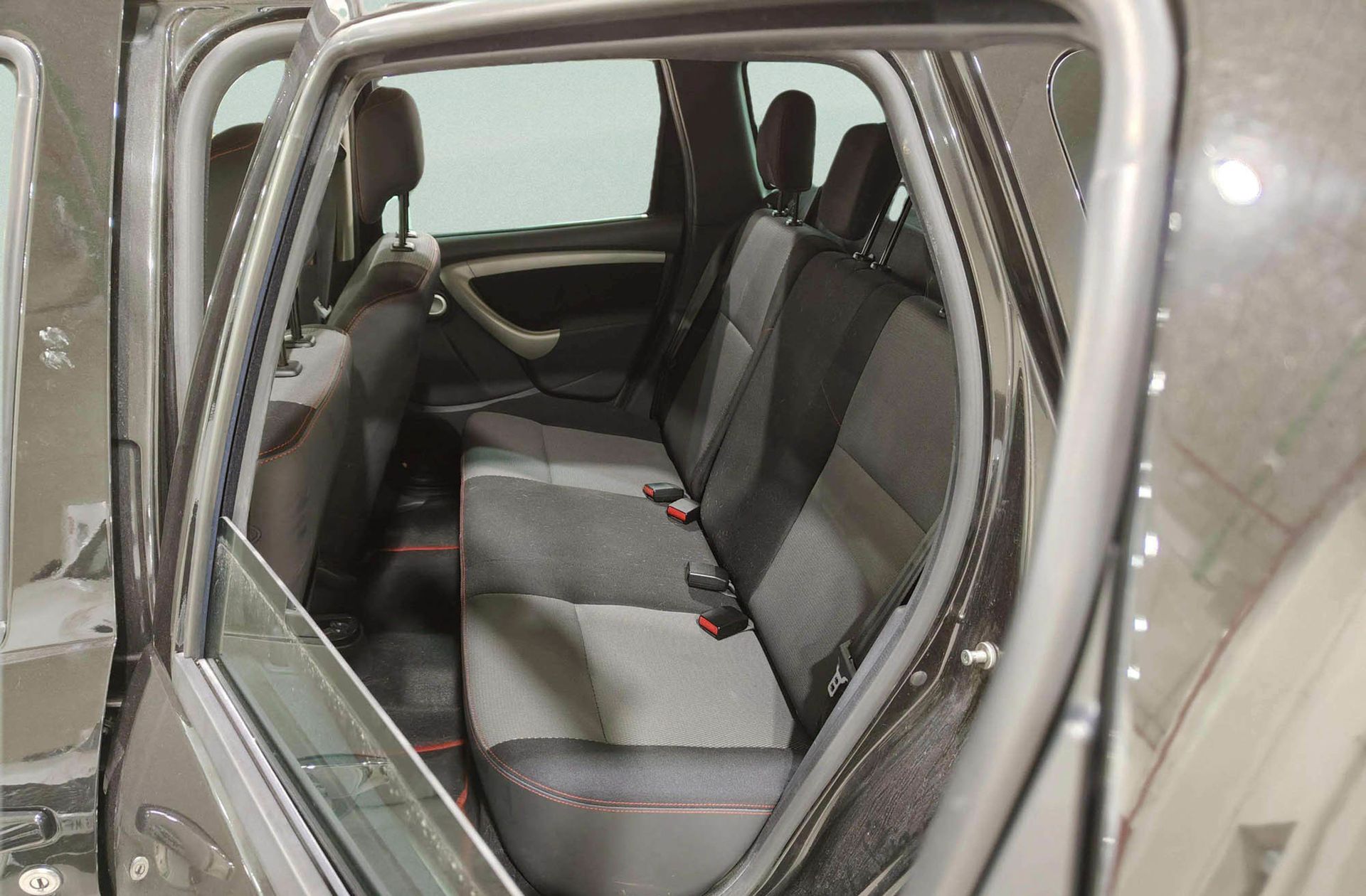Dacia Duster Laureate dCi - foto 9