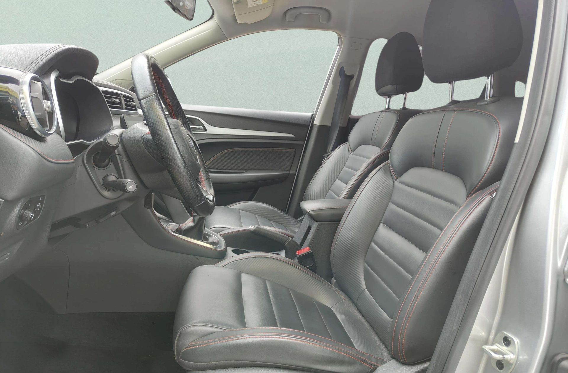 MG ZS 1.5 Luxury - foto 13