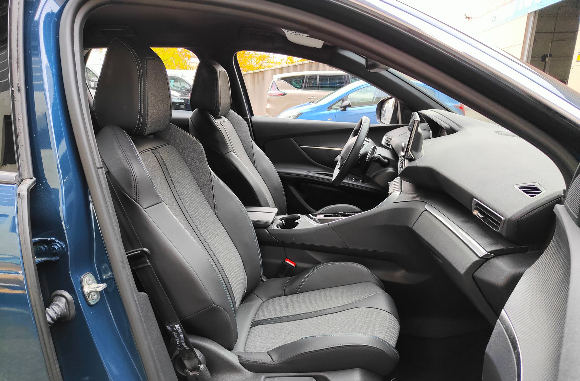 Peugeot 3008 BlueHDi 130 Allure Pack EAT8 - foto 19