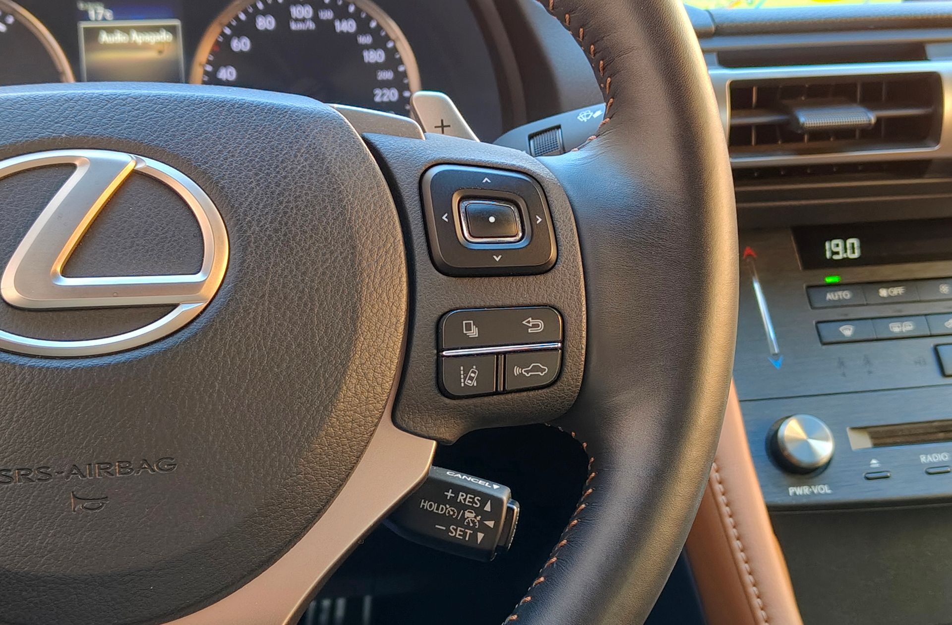 Lexus RC 300h Business Navigation - foto 30