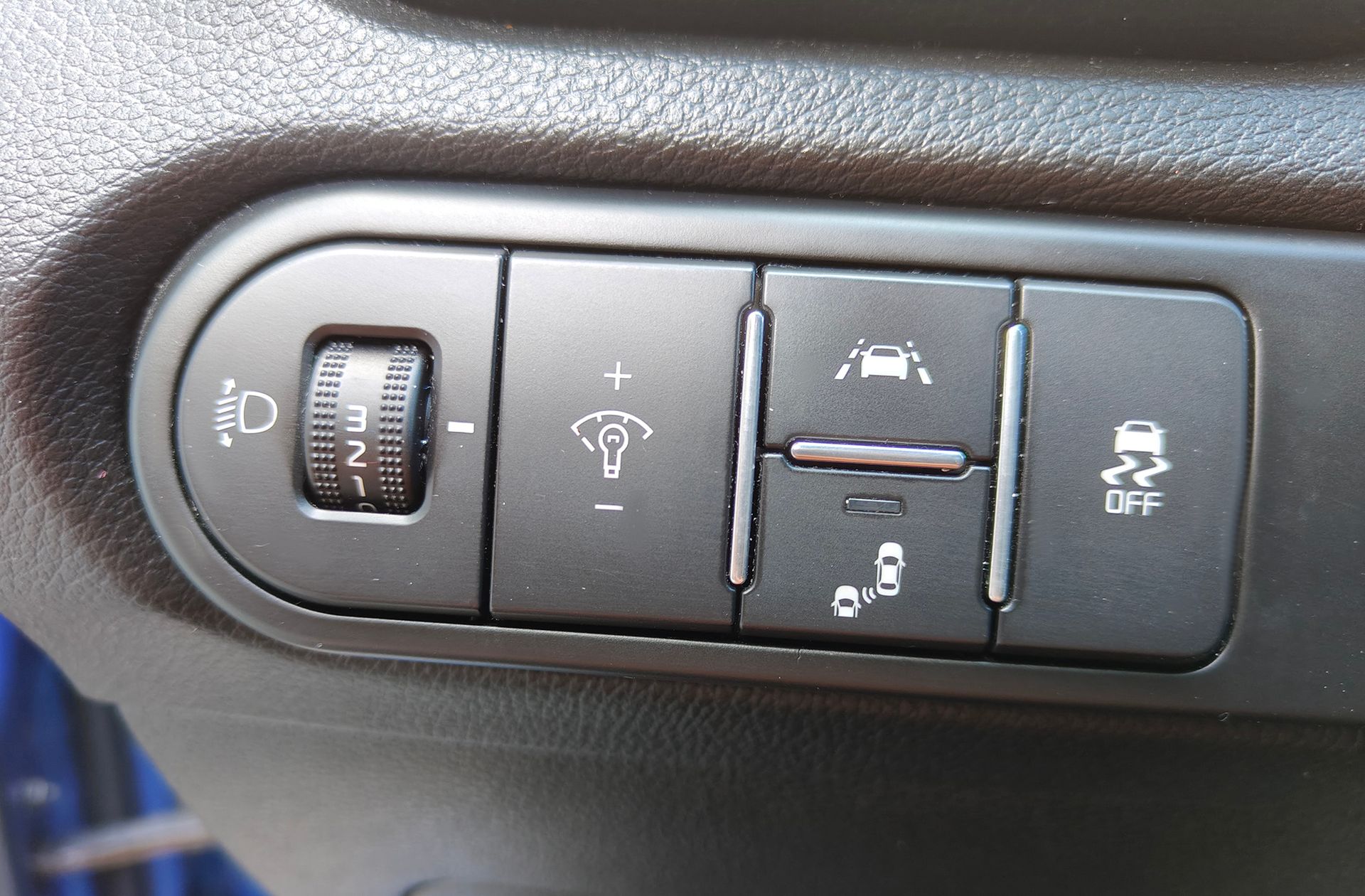 Kia XCeed 1.6 MHEV Emotion DCT - foto 35
