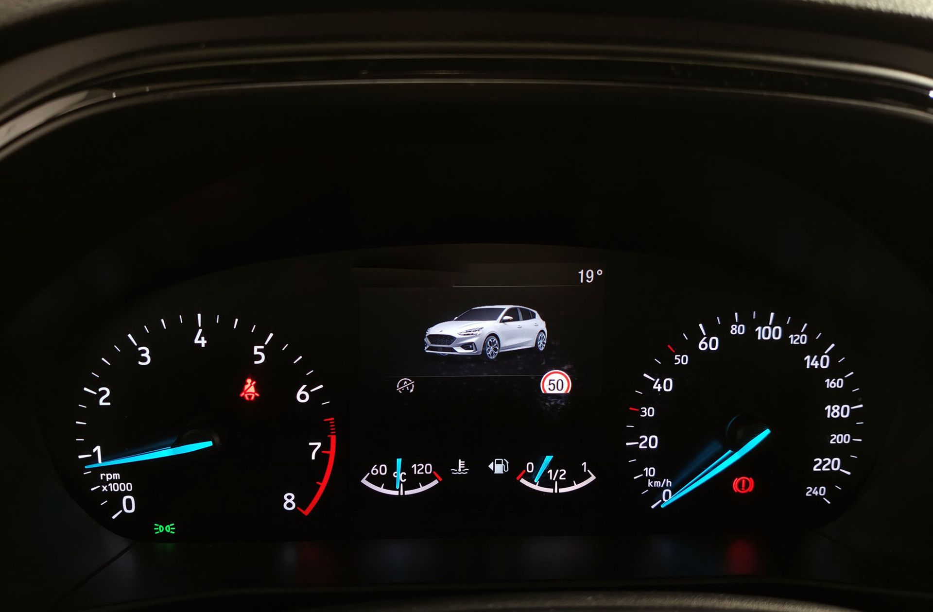 Ford Focus 1.5 EcoBoost ST-Line - foto 25
