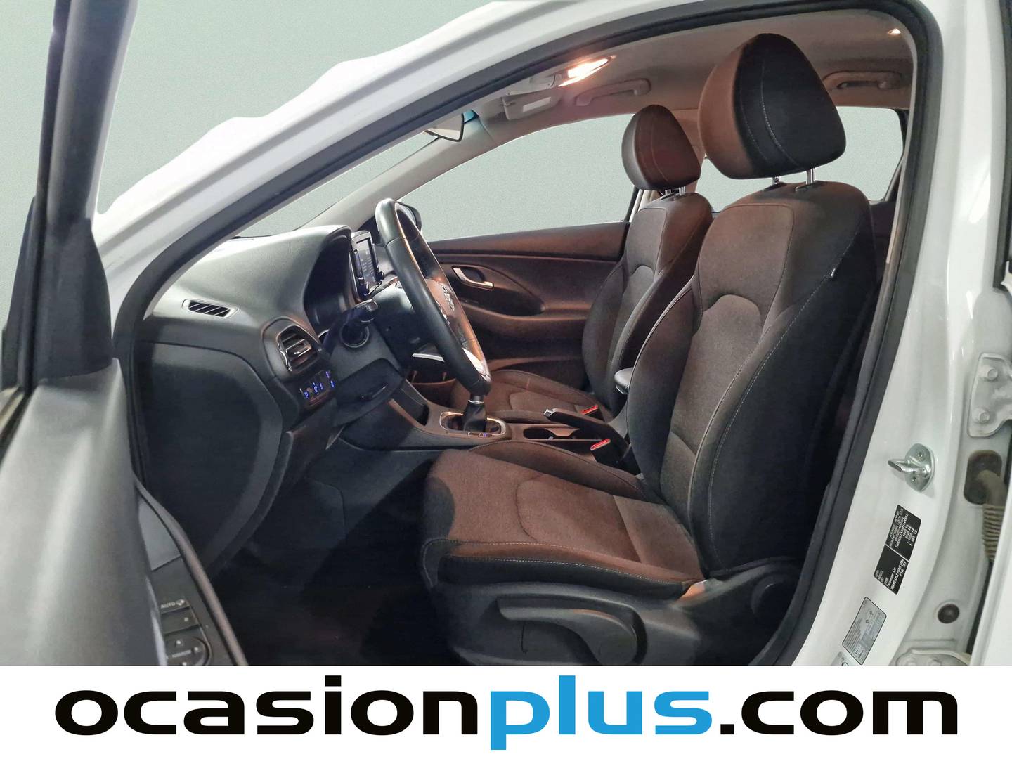 Foto asientos delanteros Hyundai i30 Hyundai i30 1.6 CRDI 48V Klass (136 CV)