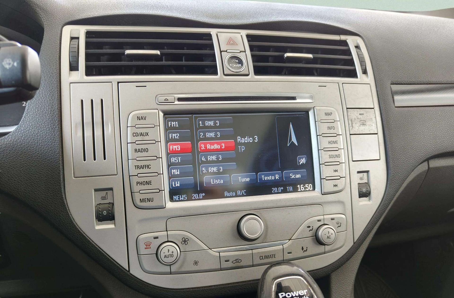 Ford Kuga 2.0 TDCi Titanium 4x4 Powershift - foto 34