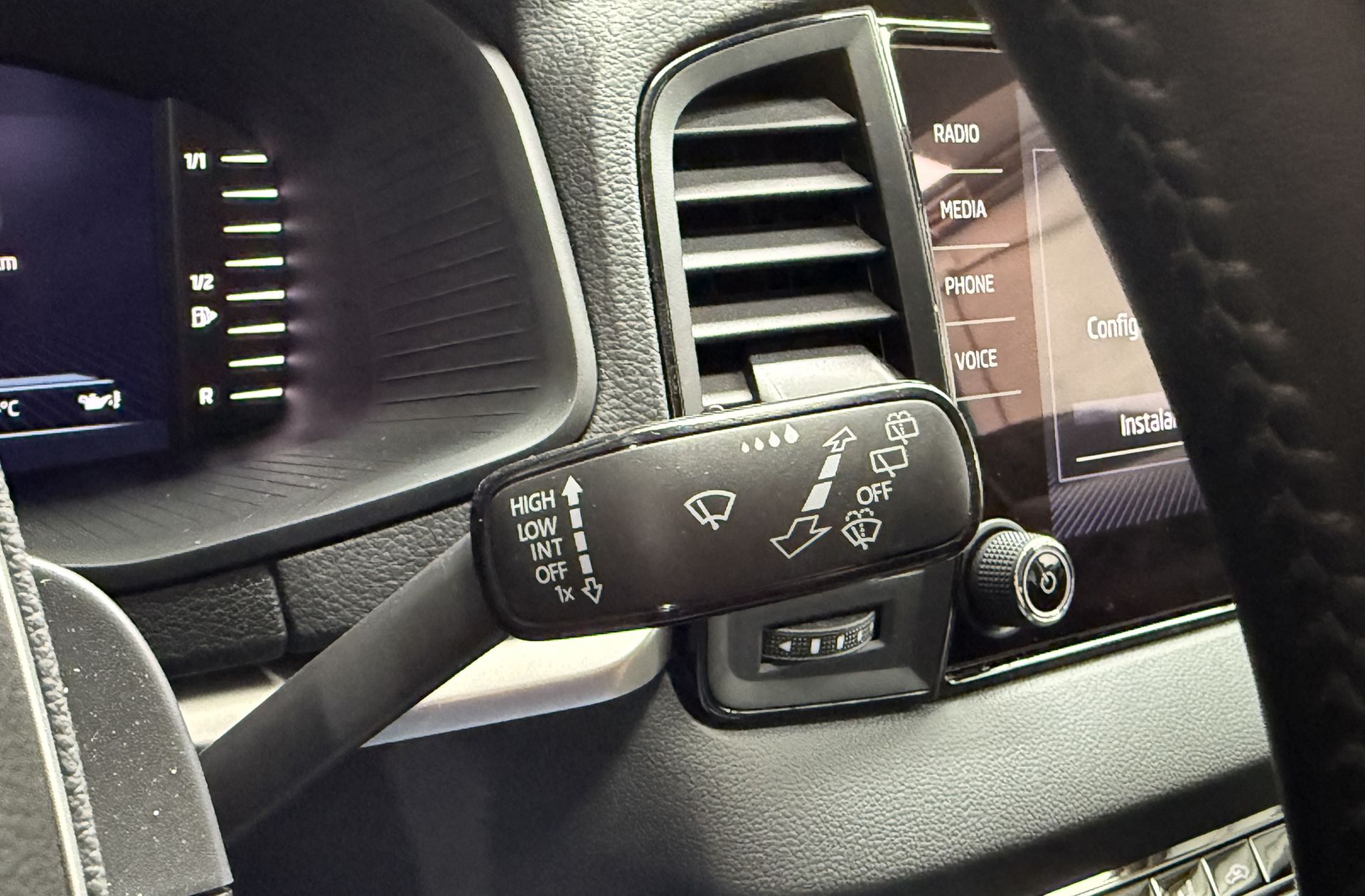 Škoda Karoq 1.0 TSI Selection - foto 26