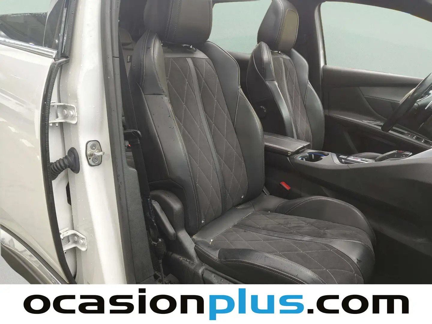 Foto Peugeot 3008 Peugeot 3008 BlueHDI 180 S&S GT EAT8 (180 CV)