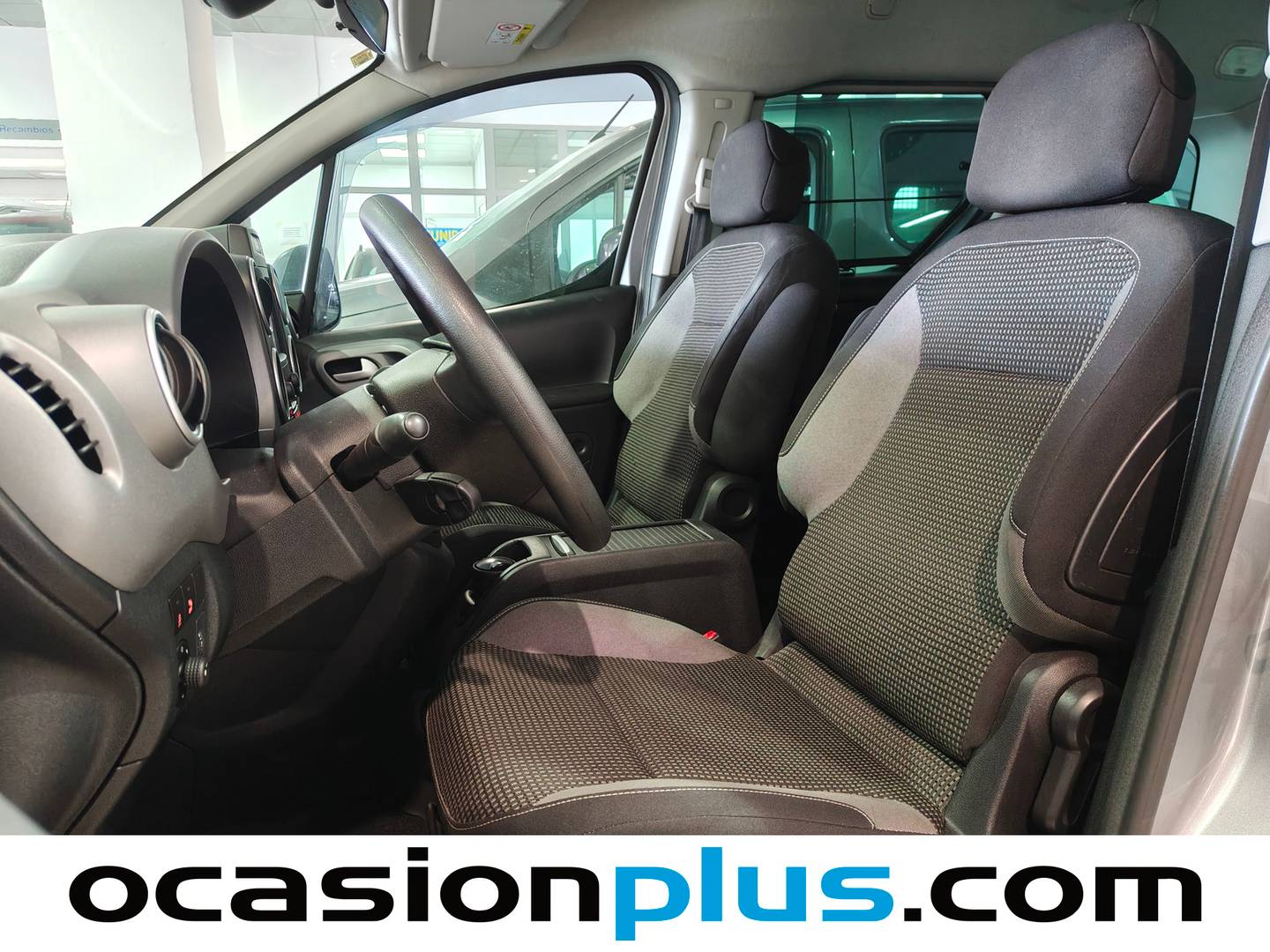 Foto asientos delanteros Peugeot Partner Peugeot Partner Tepee Tepee BlueHDi 100 Adventure Edition (100 CV)