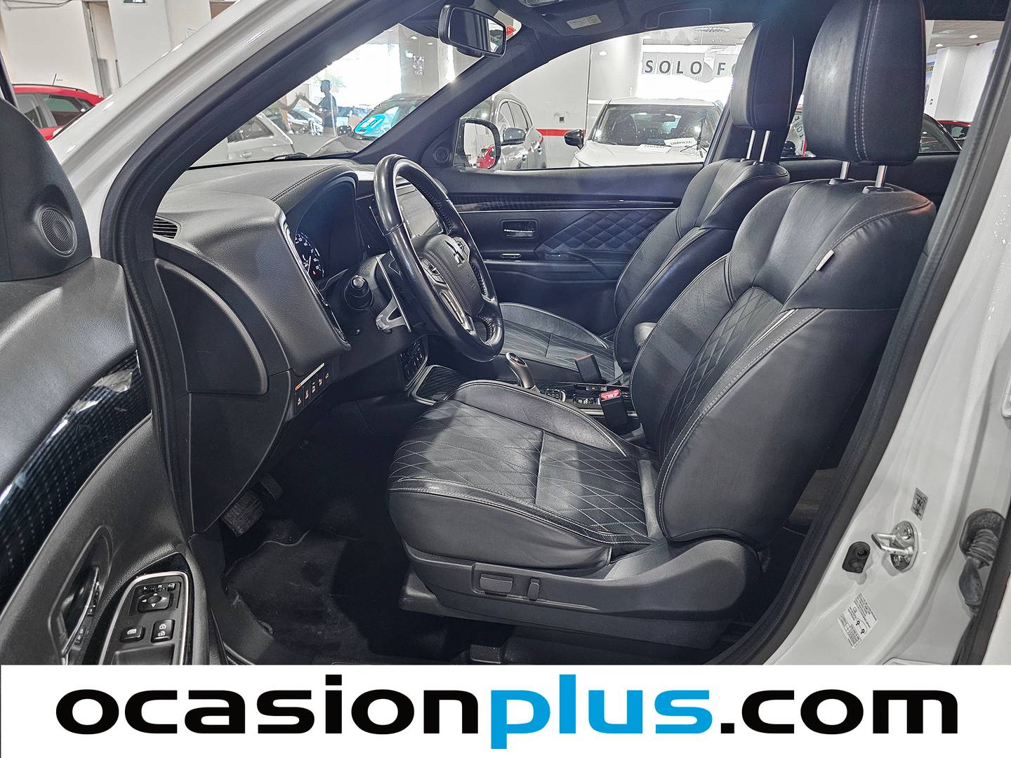 Foto asientos delanteros Mitsubishi Outlander Mitsubishi Outlander 2.4 PHEV Kaiteki 4WD Auto (224 CV)