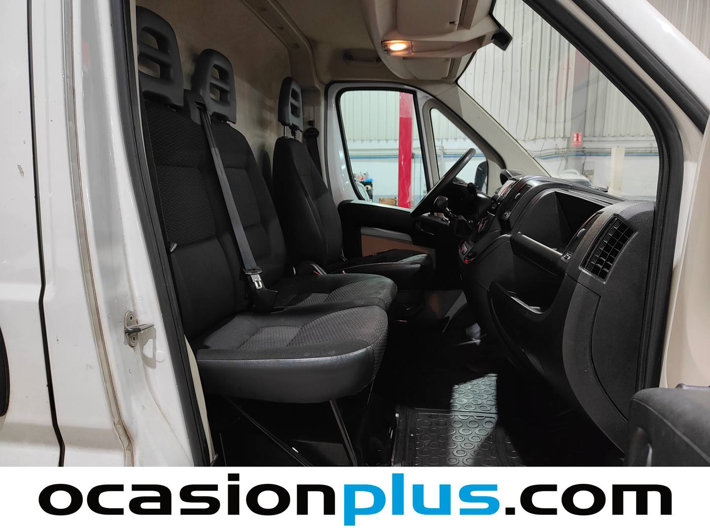 Foto Citroën Jumper Citroen Jumper BlueHDi 130 35 L3H2 (131 CV)