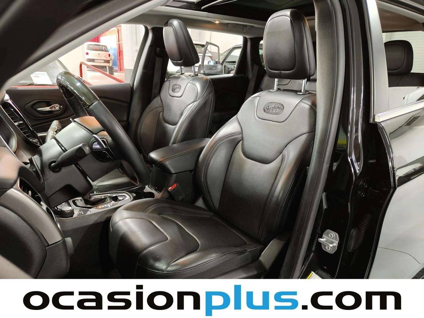 Foto asientos delanteros Jeep Cherokee Jeep Cherokee 2.2 CRD Overland 4WD 9AT (195 CV)