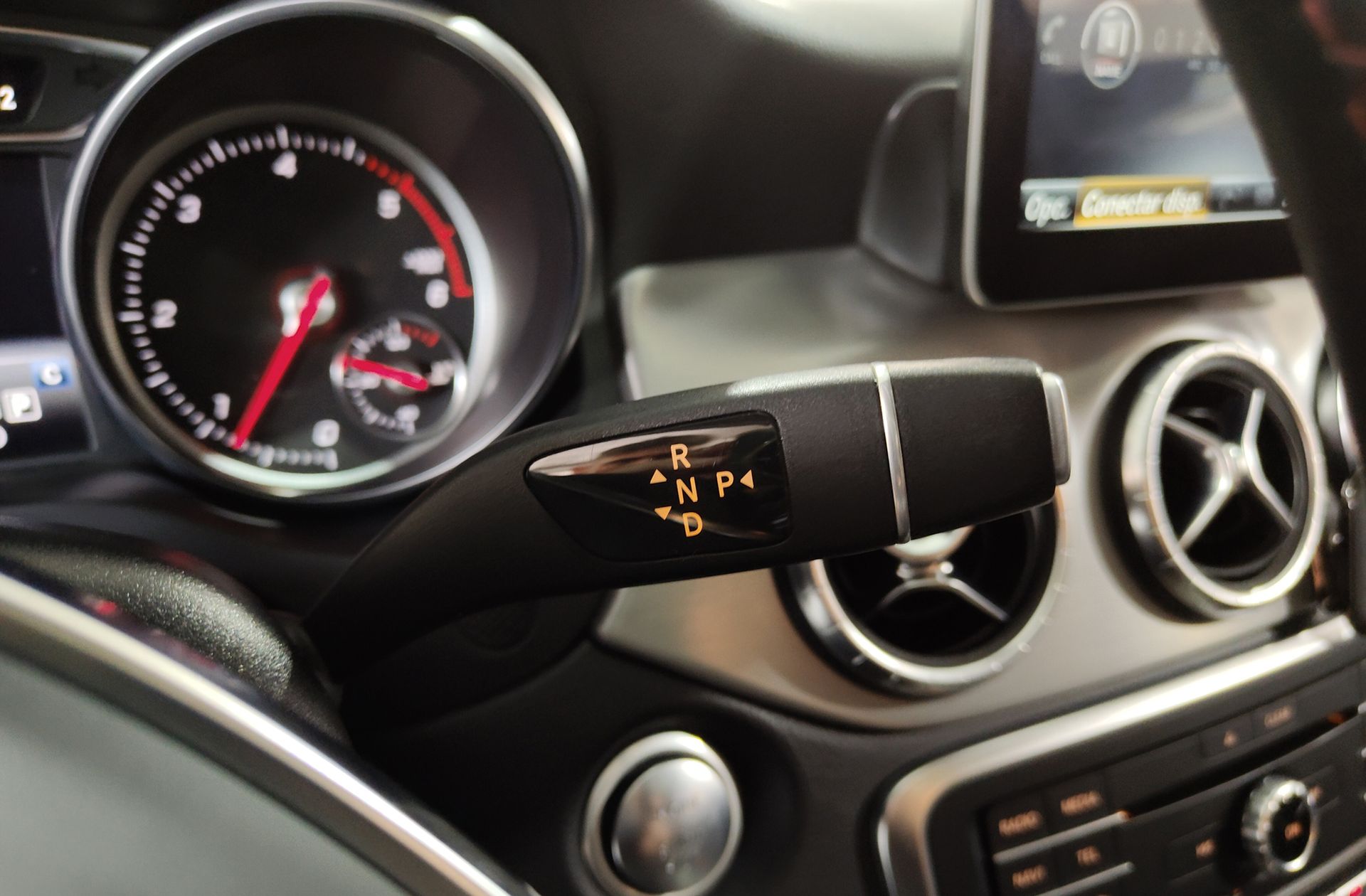 Mercedes-Benz CLA 200 d Pack AMG - foto 6