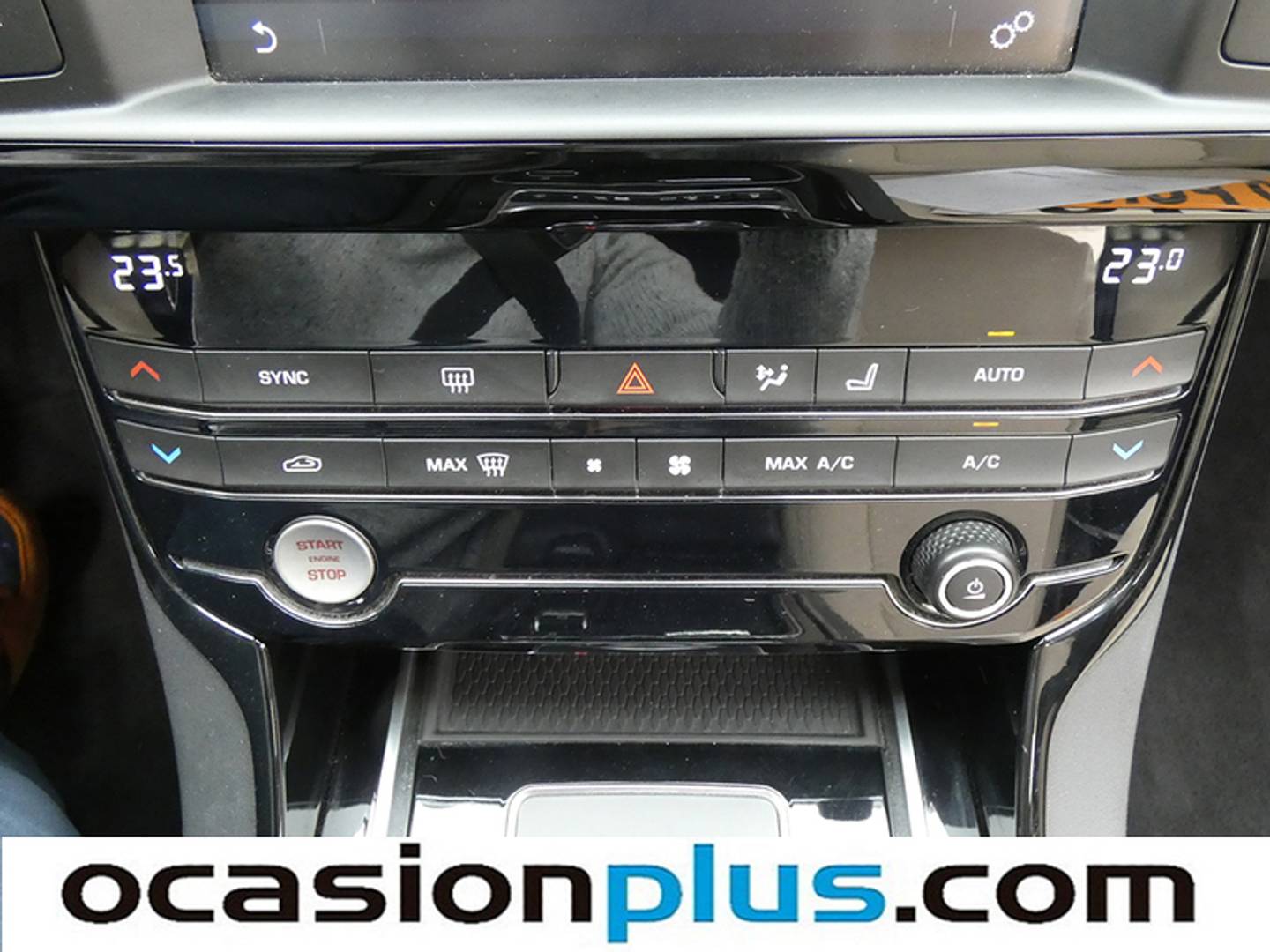 Foto Jaguar XE Jaguar XE 2.0 Diesel Pure RWD AUTO (180 CV)