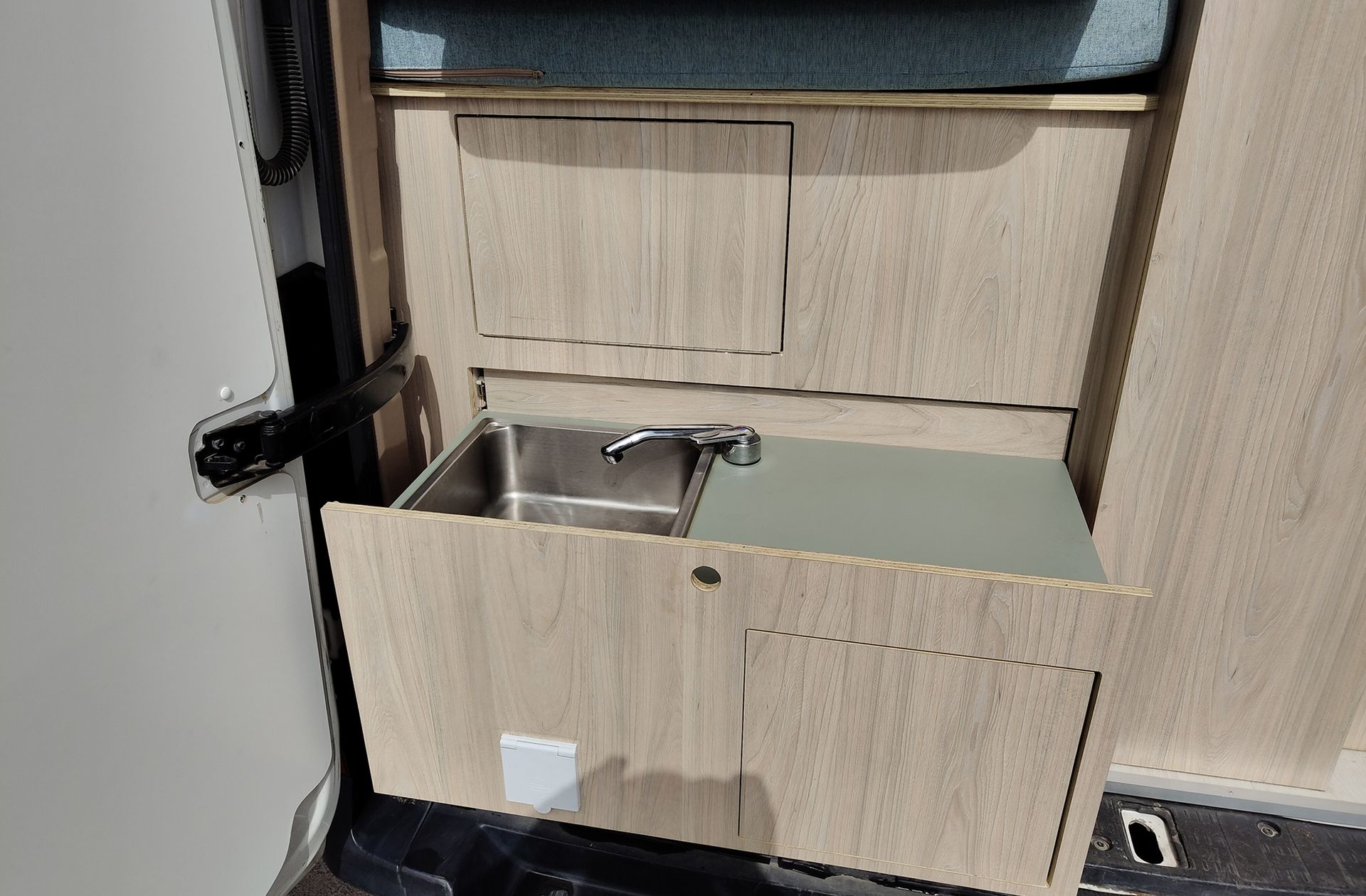 Volkswagen Crafter 35 Furgón Batalla Media L3H3 2.0 TDI 4 plazas Camperizada - foto 11