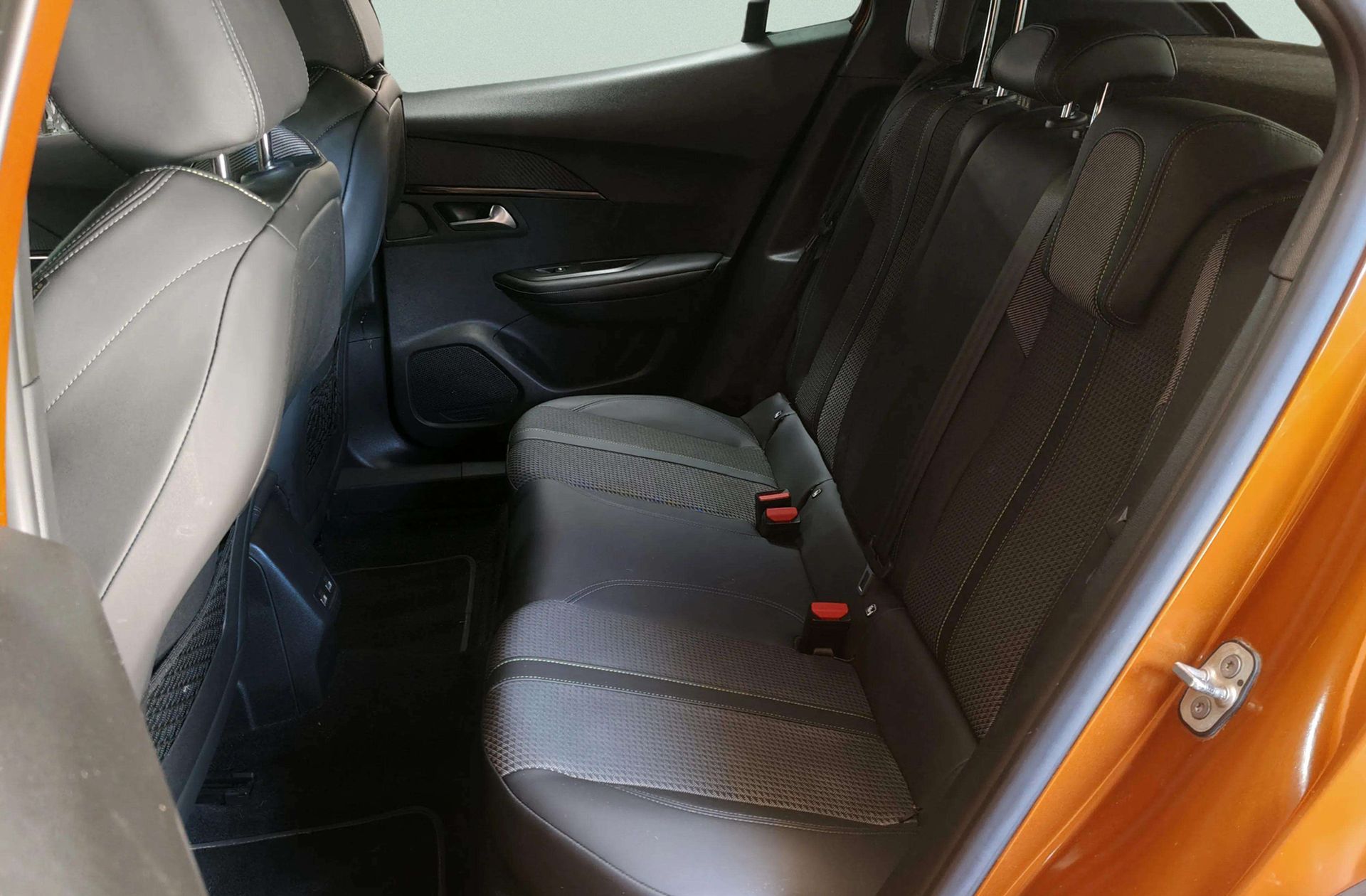 Peugeot 2008 PureTech 130 GT - foto 14